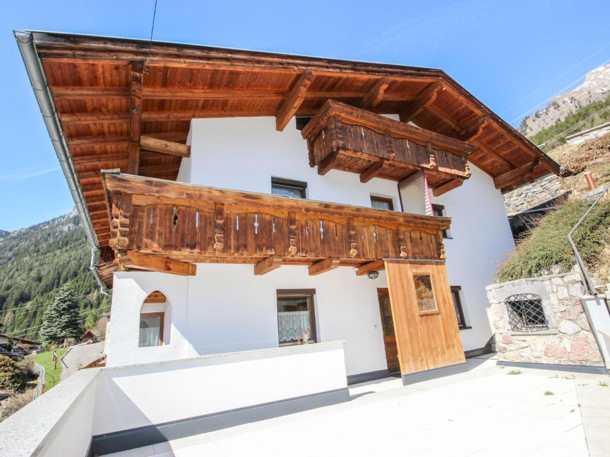 Hoelzl By Interhome Flirsch